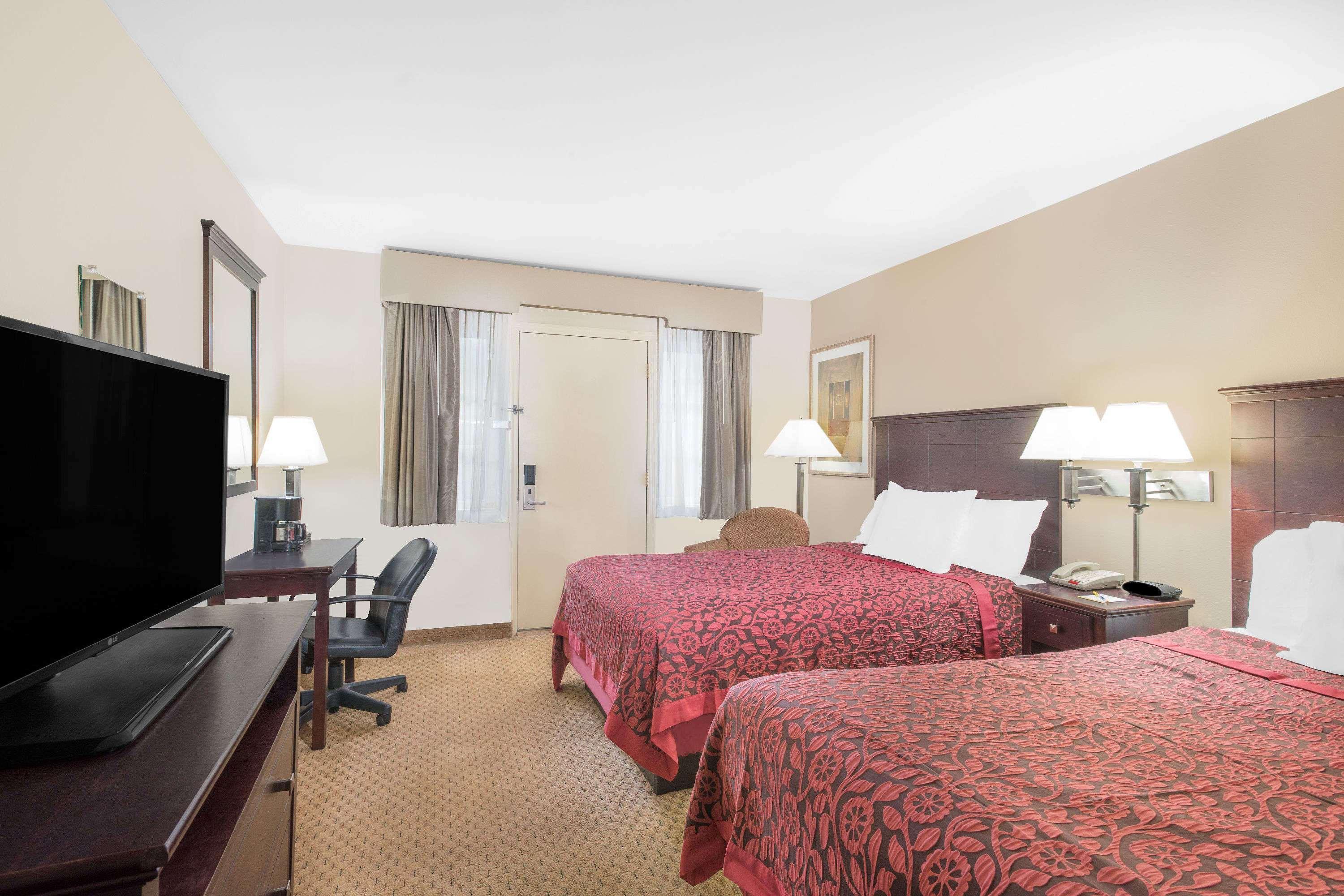 Days Inn By Wyndham Springfield/Phil.Intl Airport Buitenkant foto