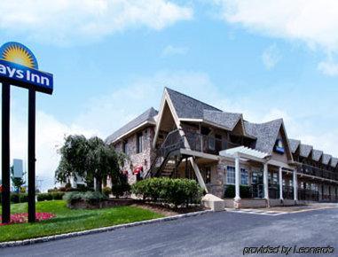 Days Inn By Wyndham Springfield/Phil.Intl Airport Buitenkant foto